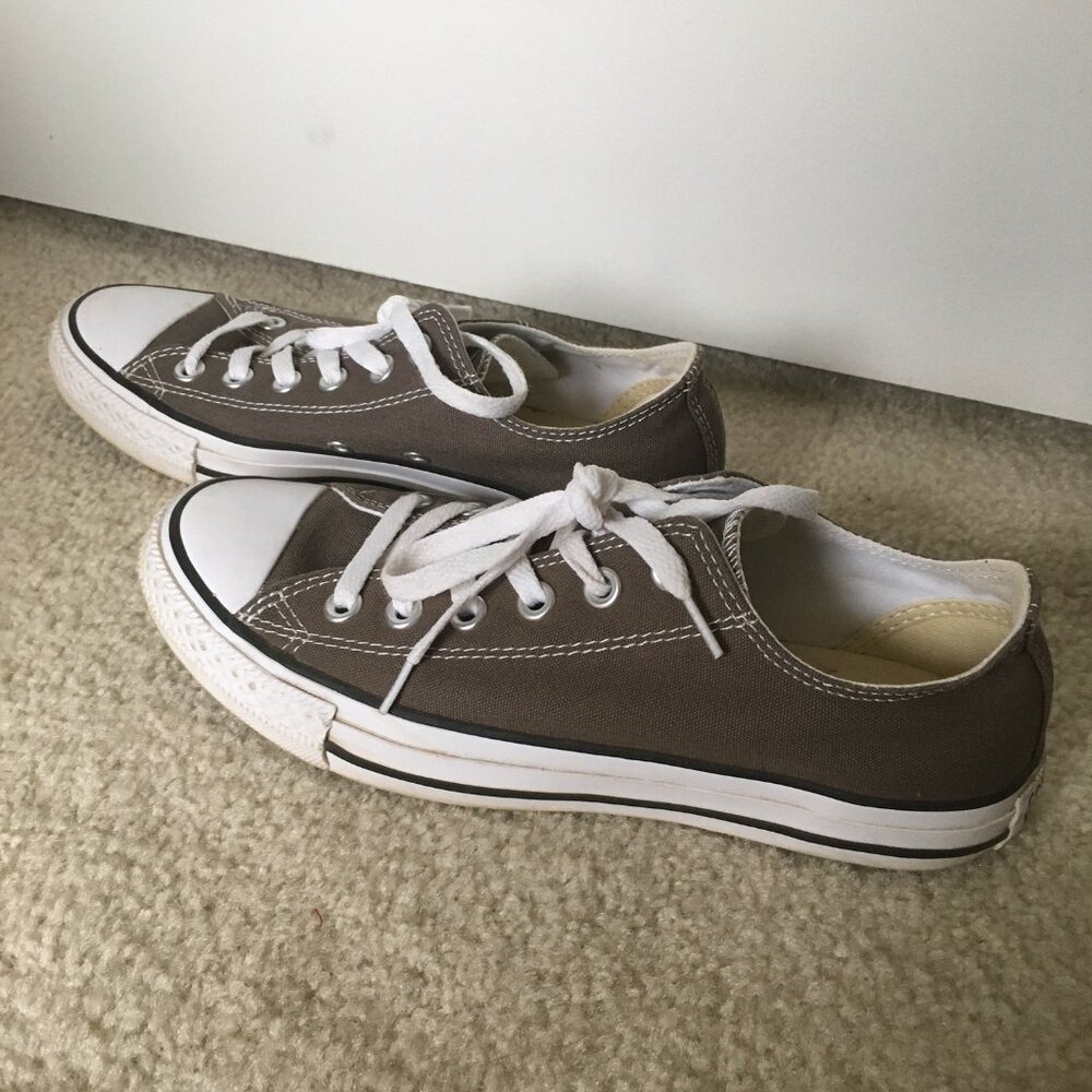 Grey Low Top Converse Size 8